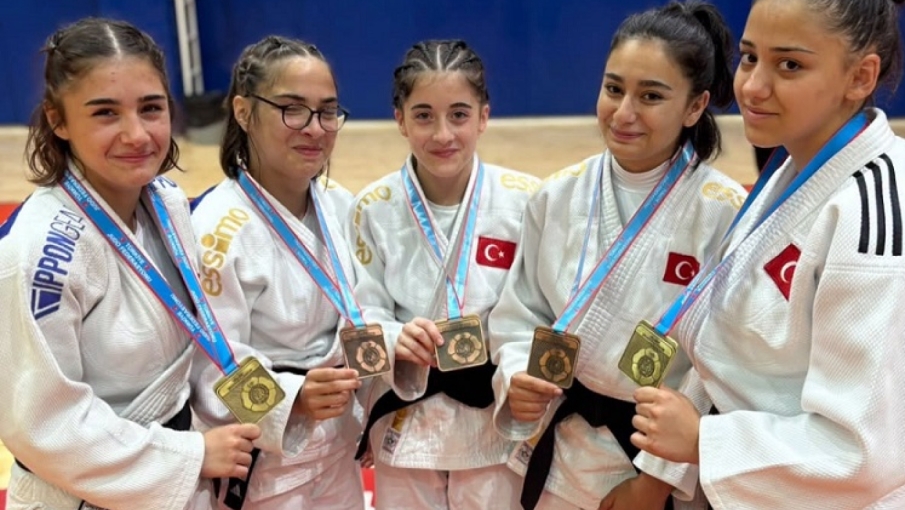 Rizeli Judocular Çanakkale’de 5 Madalya kazandı.